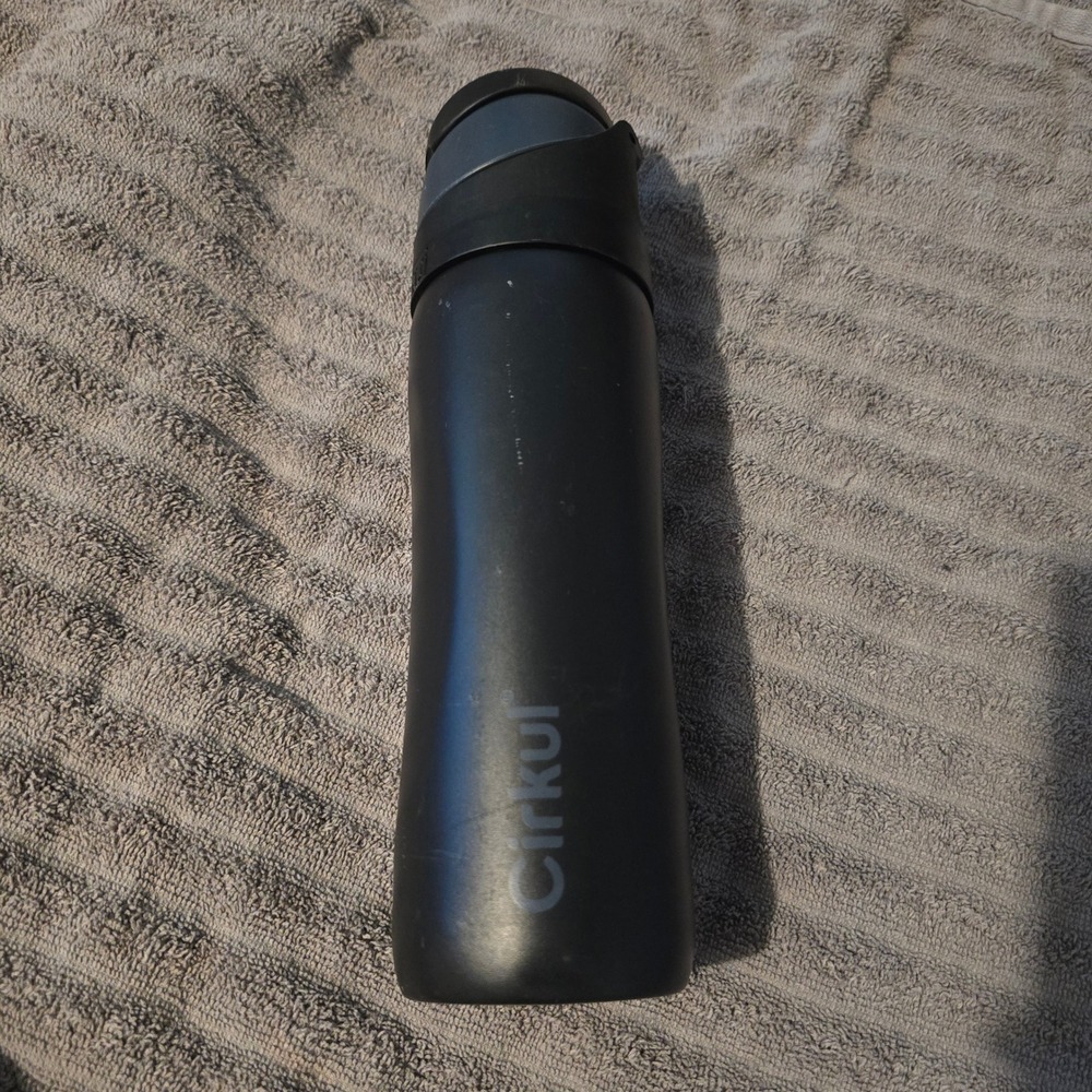 Cirkul Water Bottle 22oz Stainless Steel Insulated Matte Black Flavor Dial Lid